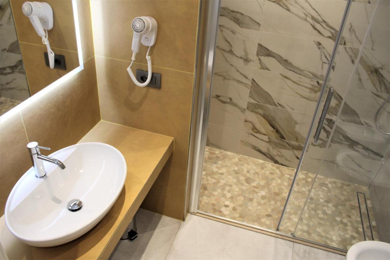 Hotel Primrose 3*