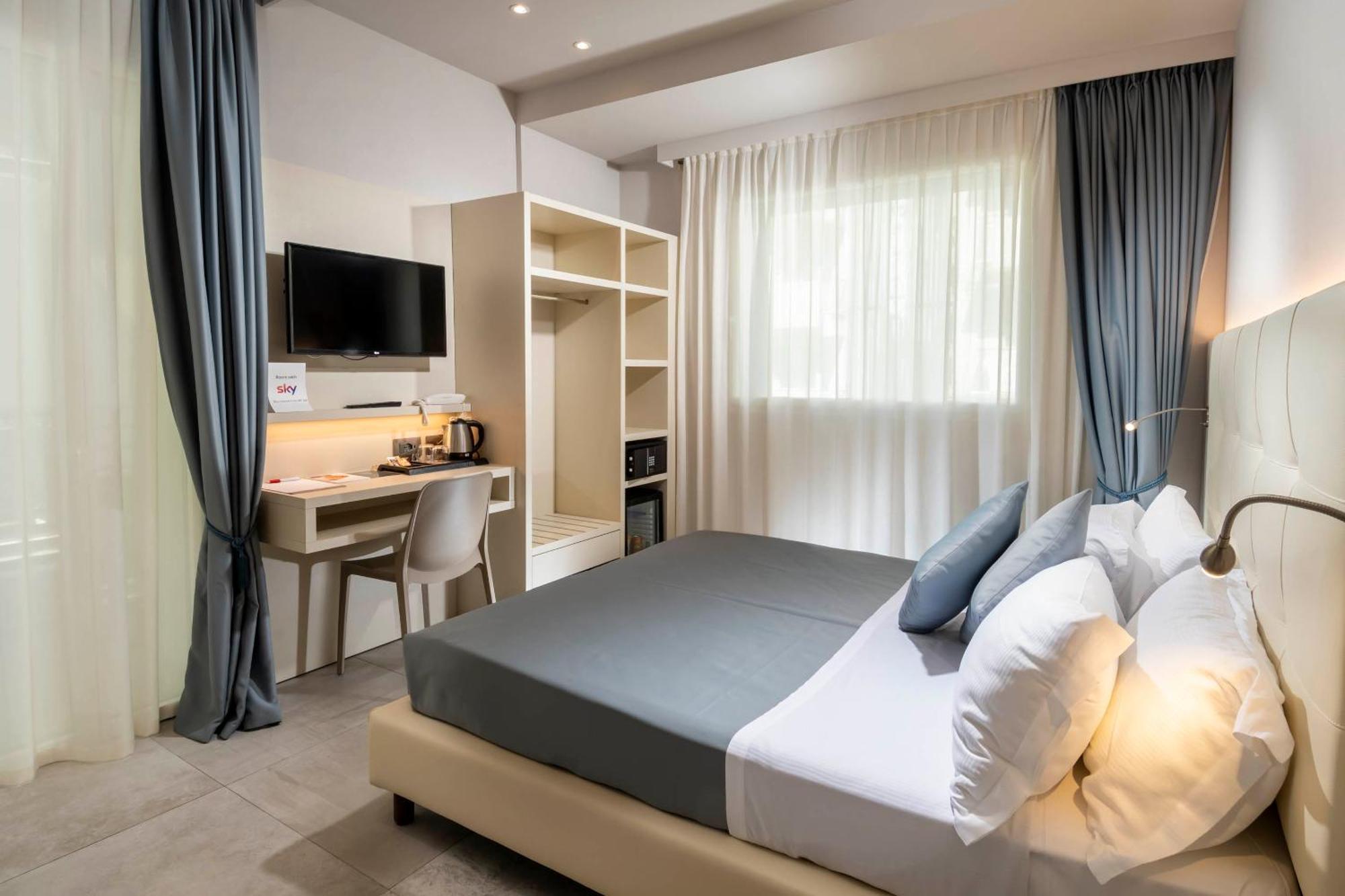 Primrose Hotel 3*