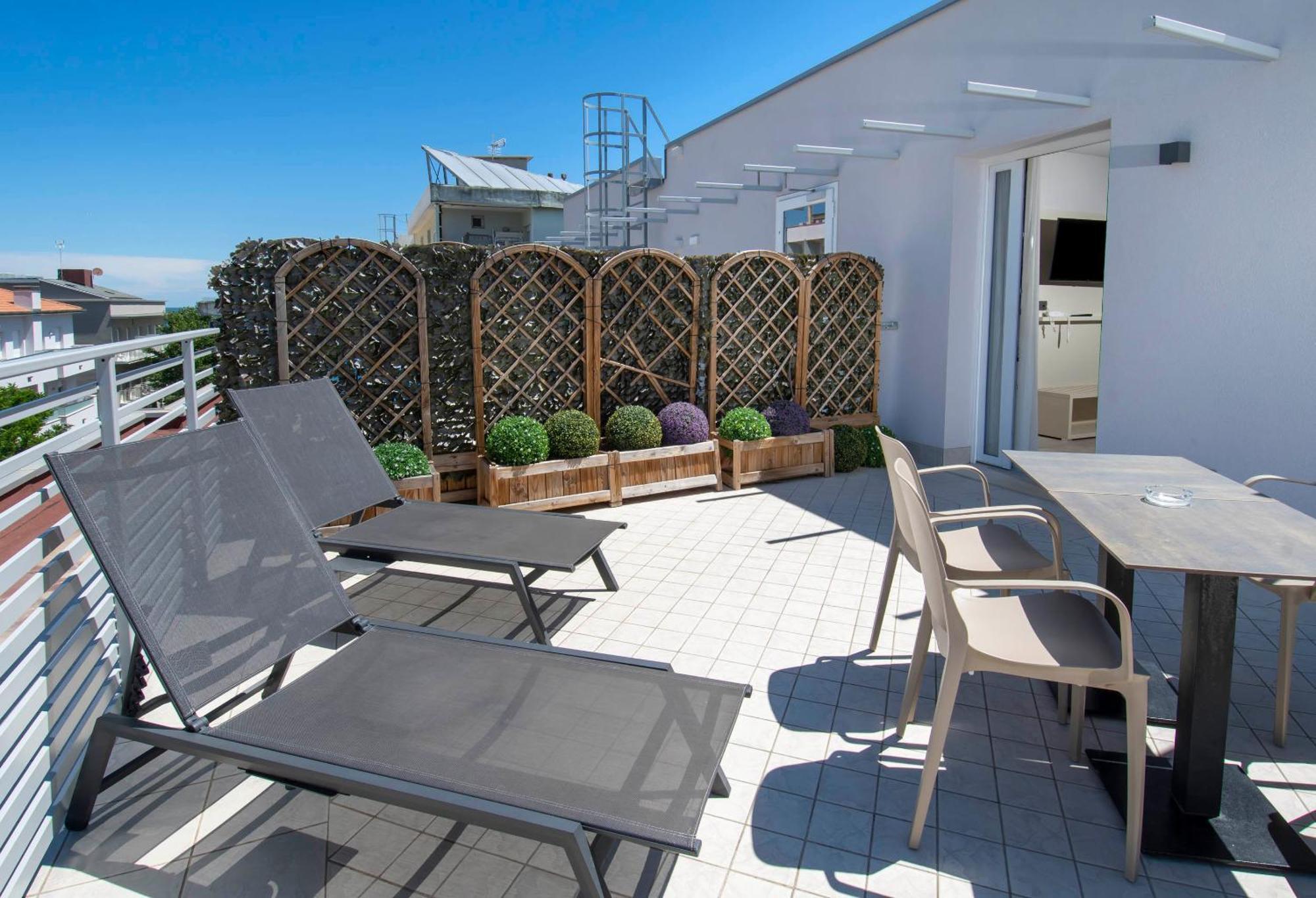 Primrose Hotel 3*